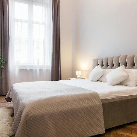 Chopin Apartment In The Center Of Lviv Ngoại thất bức ảnh