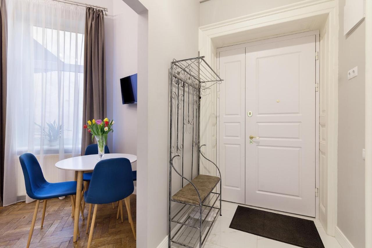 Chopin Apartment In The Center Of Lviv Ngoại thất bức ảnh
