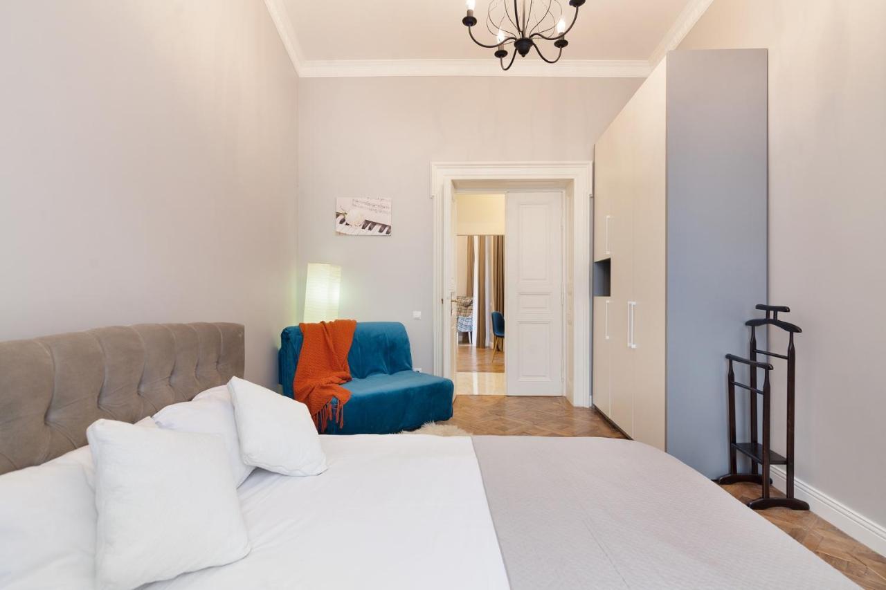 Chopin Apartment In The Center Of Lviv Ngoại thất bức ảnh