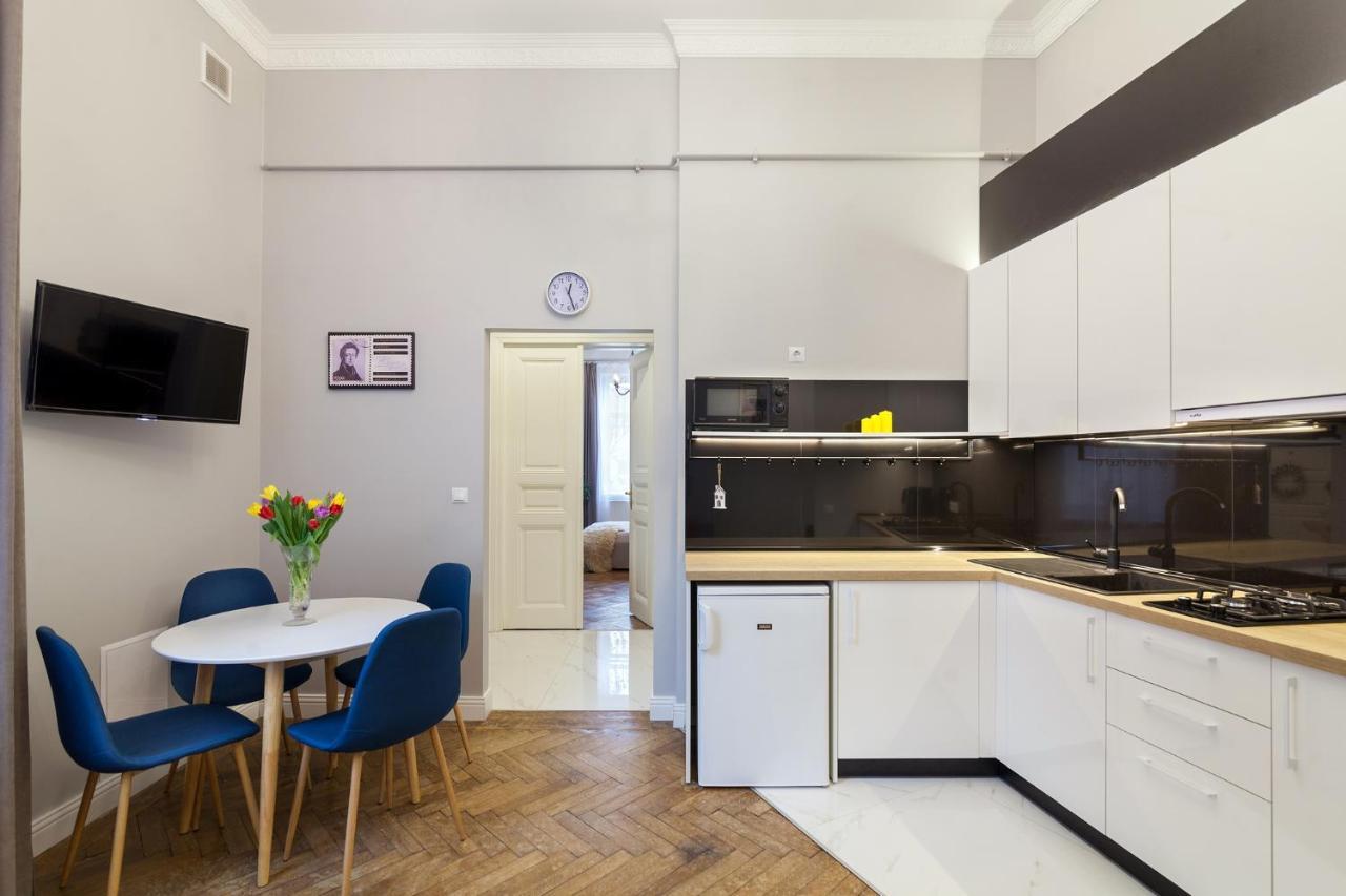 Chopin Apartment In The Center Of Lviv Ngoại thất bức ảnh